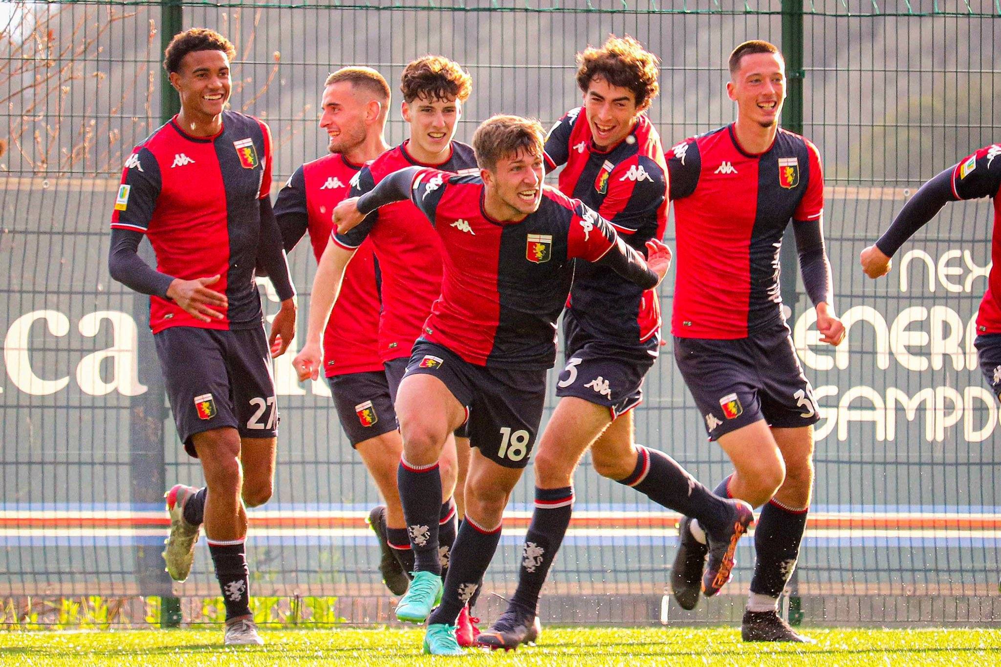 开云体育官网-转折点!波尔图扳平良机,意甲今夜攻防权衡,悬念犹存,团队化学反应显著-开云体育官网