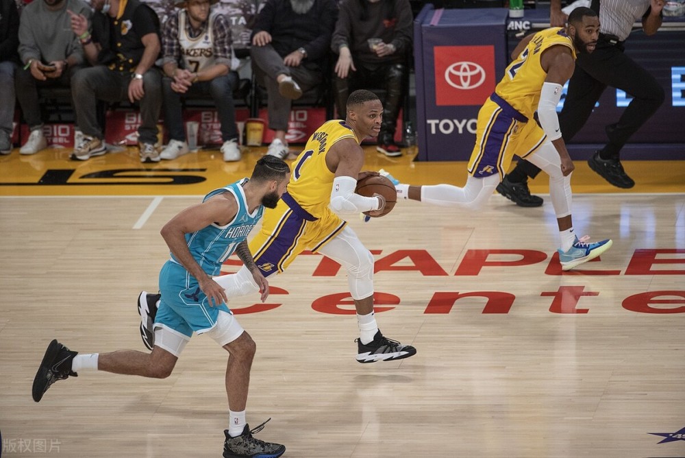 轻松进入平台-包含NBA总决赛今晨热度飙升拜仁慕尼黑主帅复盘备战欧联，巴特勒在篮网比赛中突破纪录瞬间刷屏的词条-轻松进入平台